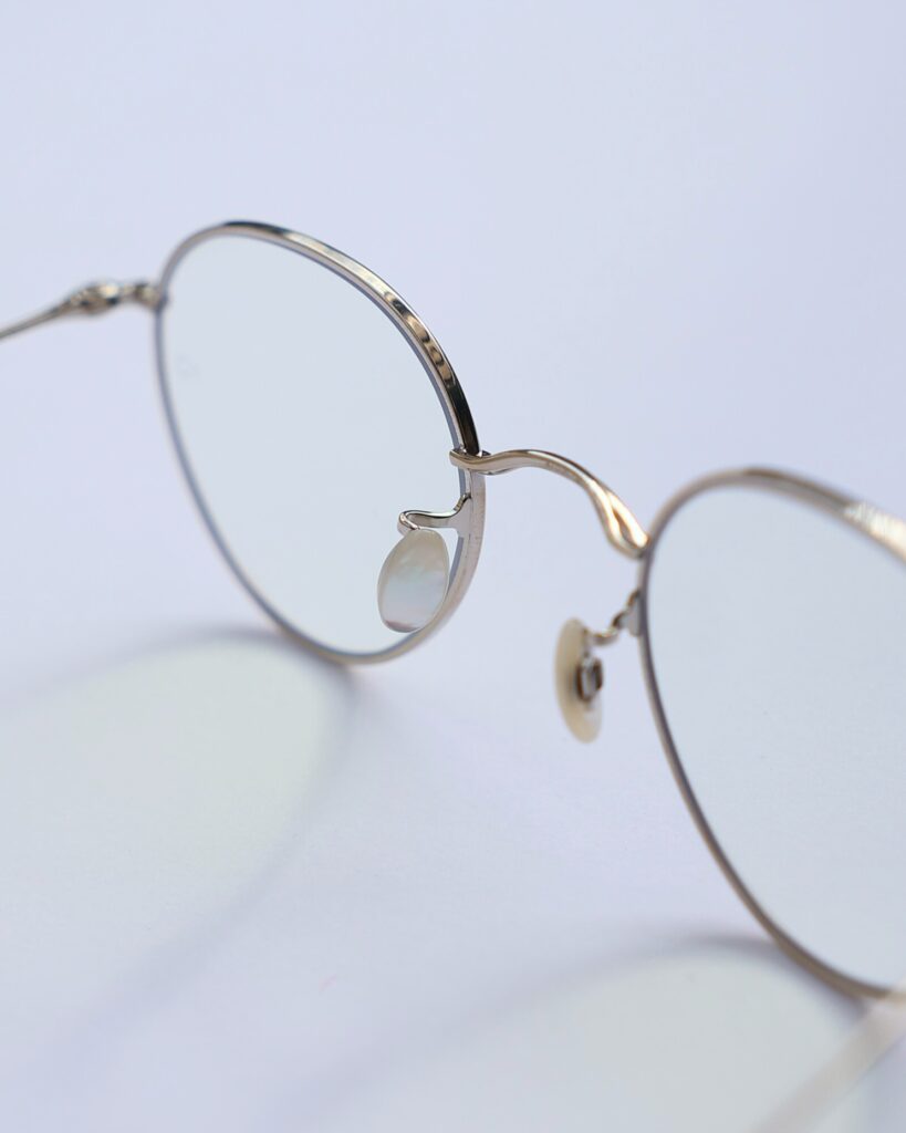 10eyevan（テンアイヴァン）の真珠貝製鼻パッド